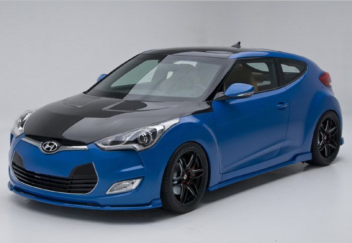 Το PM Lifestyle Veloster διαθέτει μοτέρ 163 ίππων, ιδιαίτερη βαφή, καπό από ανθρακονήματα, πλήρες αεροδυναμικό κιτ και δερμάτινο εσωτερικό.